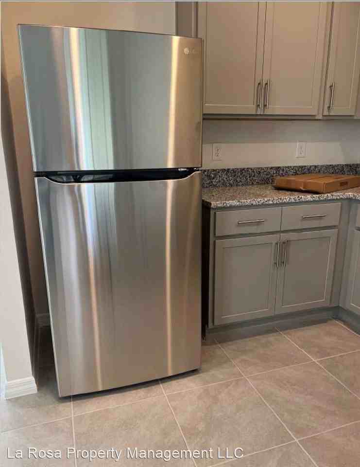 361 Caryota Ct - Photo 2 of 5