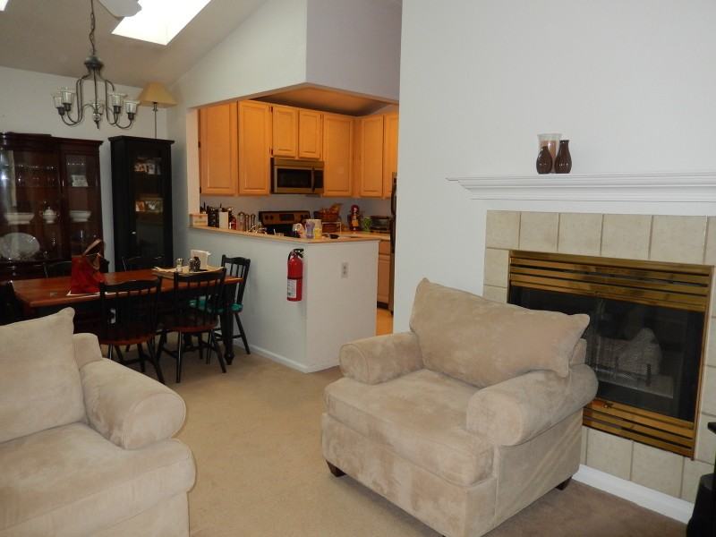 32 High Pond Ln - Photo 3 of 7