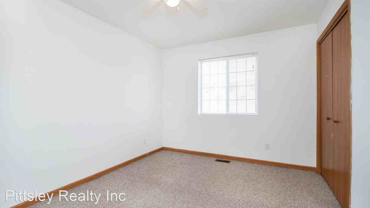 944 Fotis Drive - Photo 3 of 10