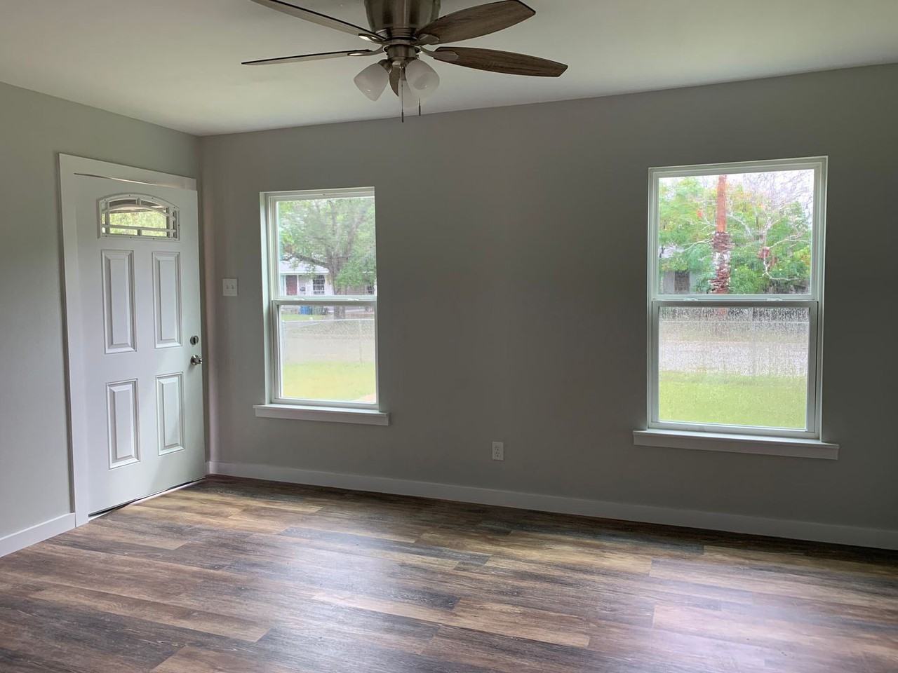 610 Caddo St - Photo 3 of 9