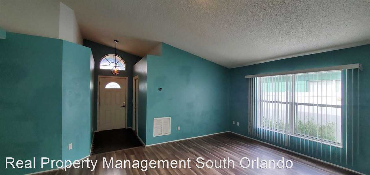 2229 Hannah Ln - Photo 3 of 22