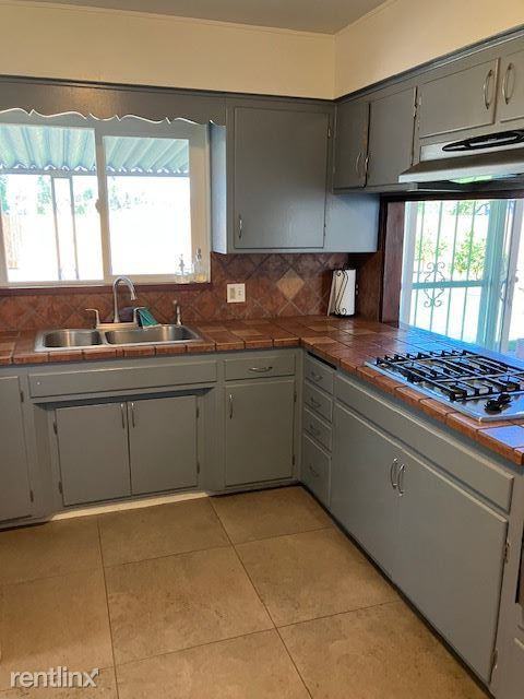 1866 Ridge View Dr - Photo 2 of 10