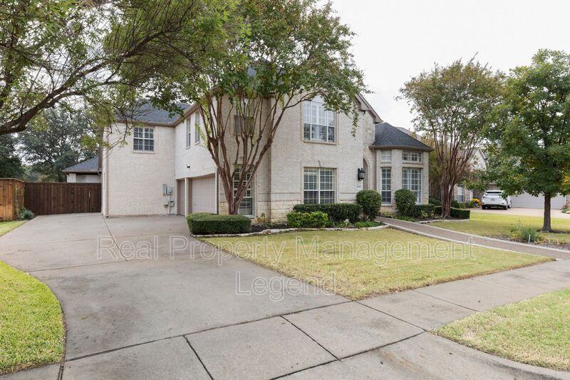 6128 Highview Dr - Photo 2 of 41