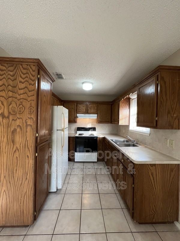 2103 Paradise Dr #4 - Photo 4 of 9