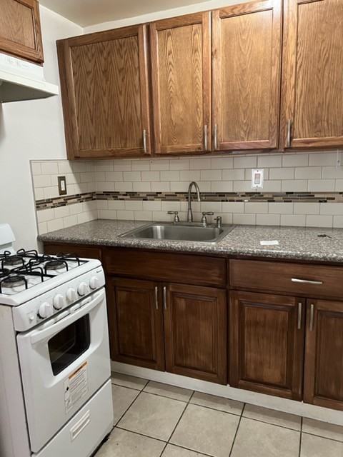 19730 Hathaway Ave - Photo 2 of 7