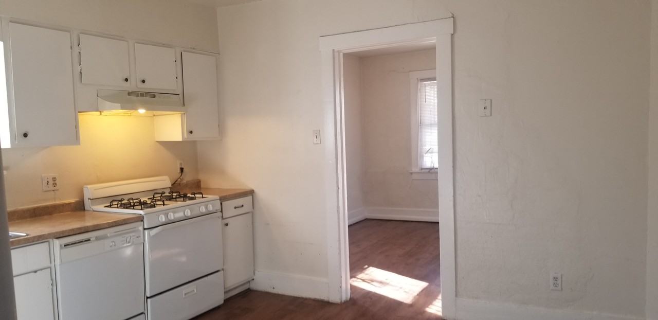 1452 Benton St - Photo 3 of 13