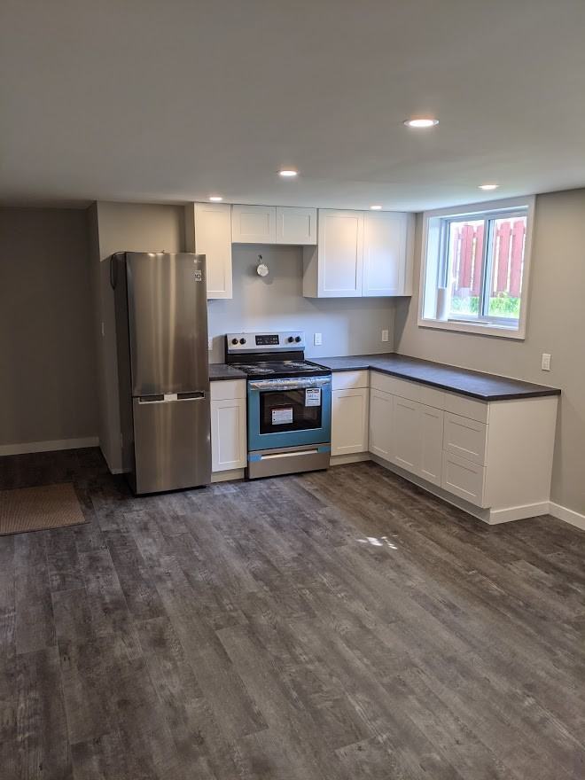 371 Margaret Ave #4 - Photo 2 of 9