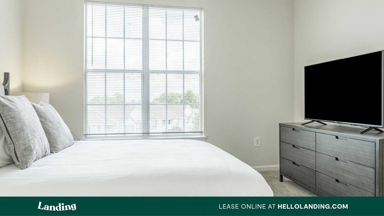 2055 Barrett Lakes Blvd. NW  Kennesaw - Photo 7 of 26