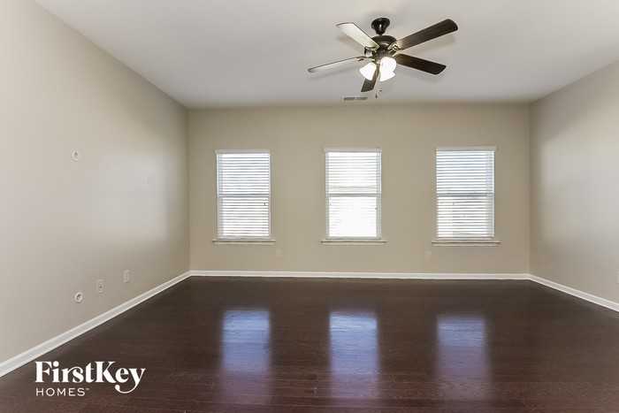123 Cessna Dr - Photo 3 of 15