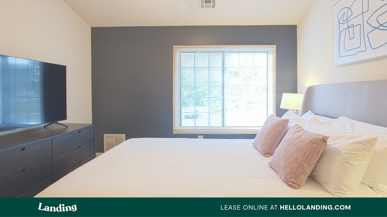 7051 Pointe Inverness Way - Photo 2 of 15
