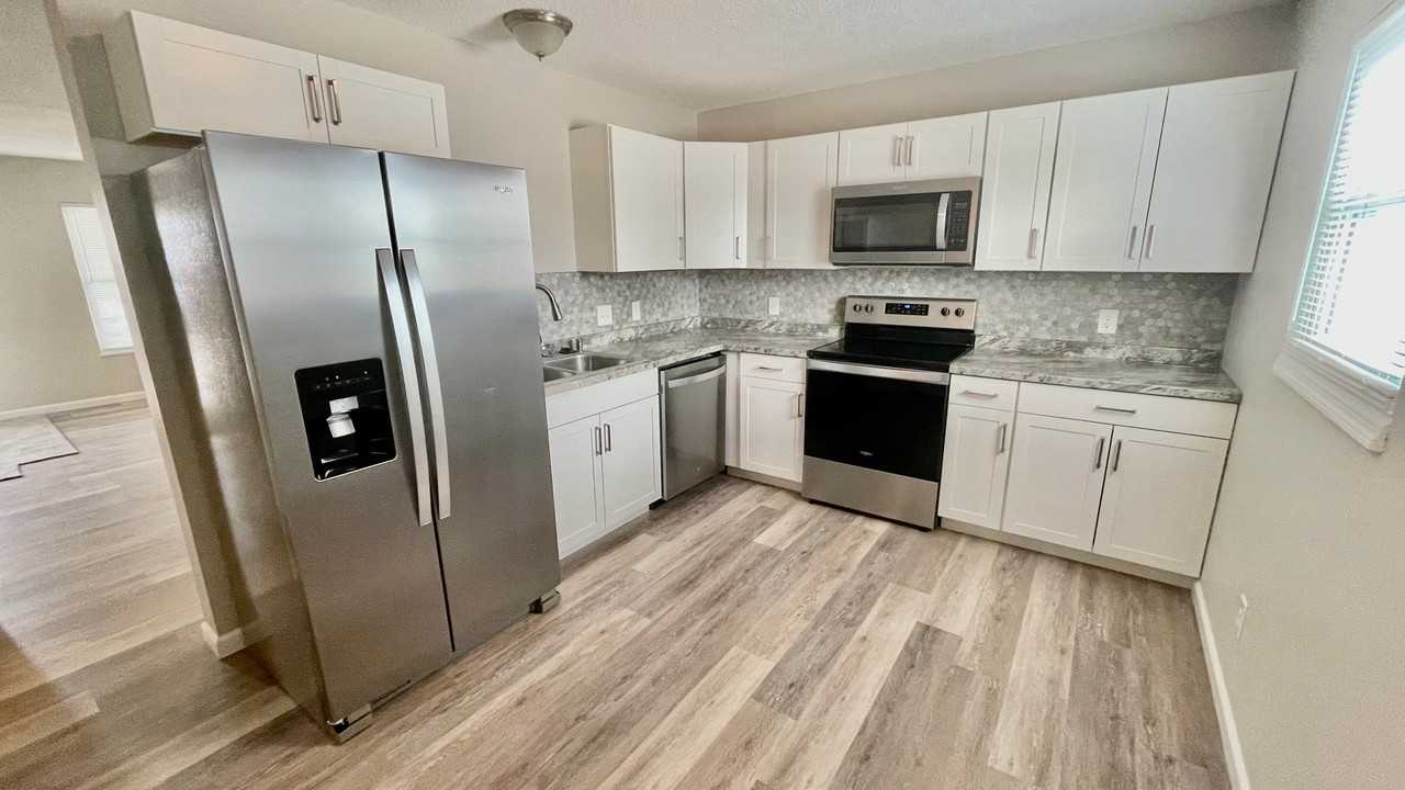 2274 Pinta Drive #B - Photo 3 of 14