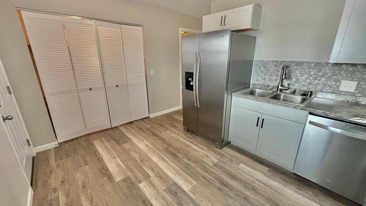 2274 Pinta Drive #B - Photo 2 of 14