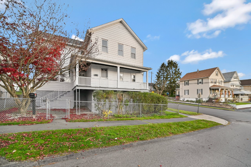 931 Crown Ave - Photo 3 of 48