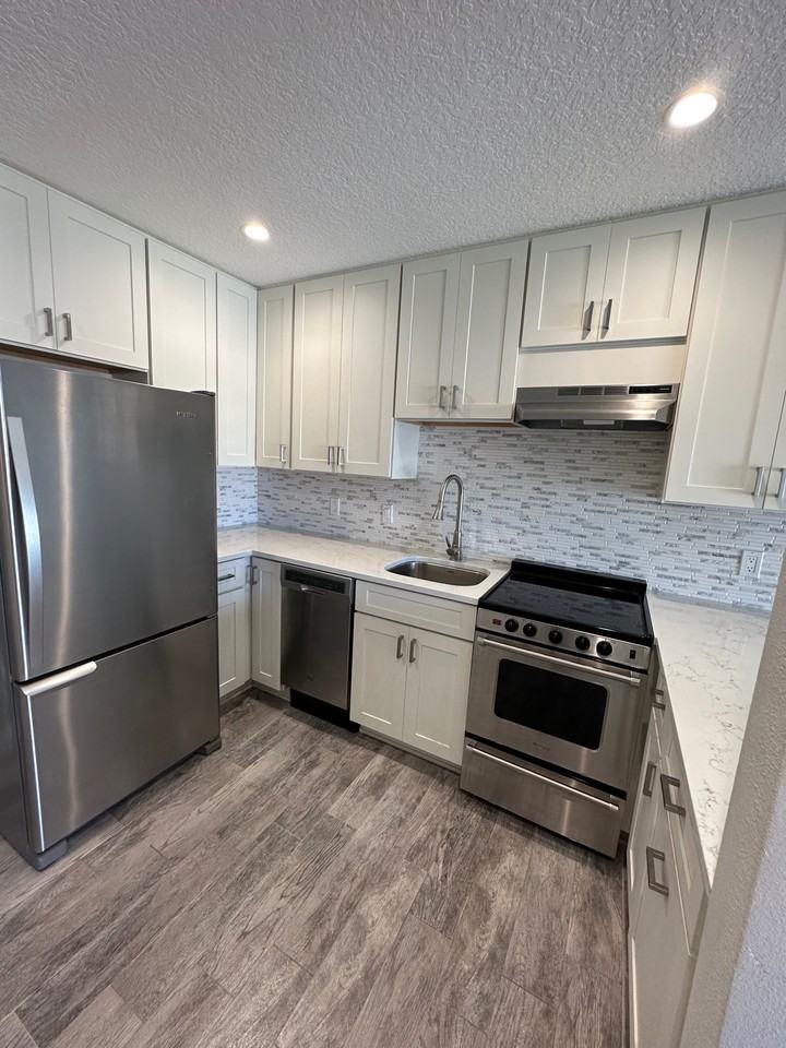 541 South Peninsula Avenue A16 - 1 #1 - Photo 7 of 25