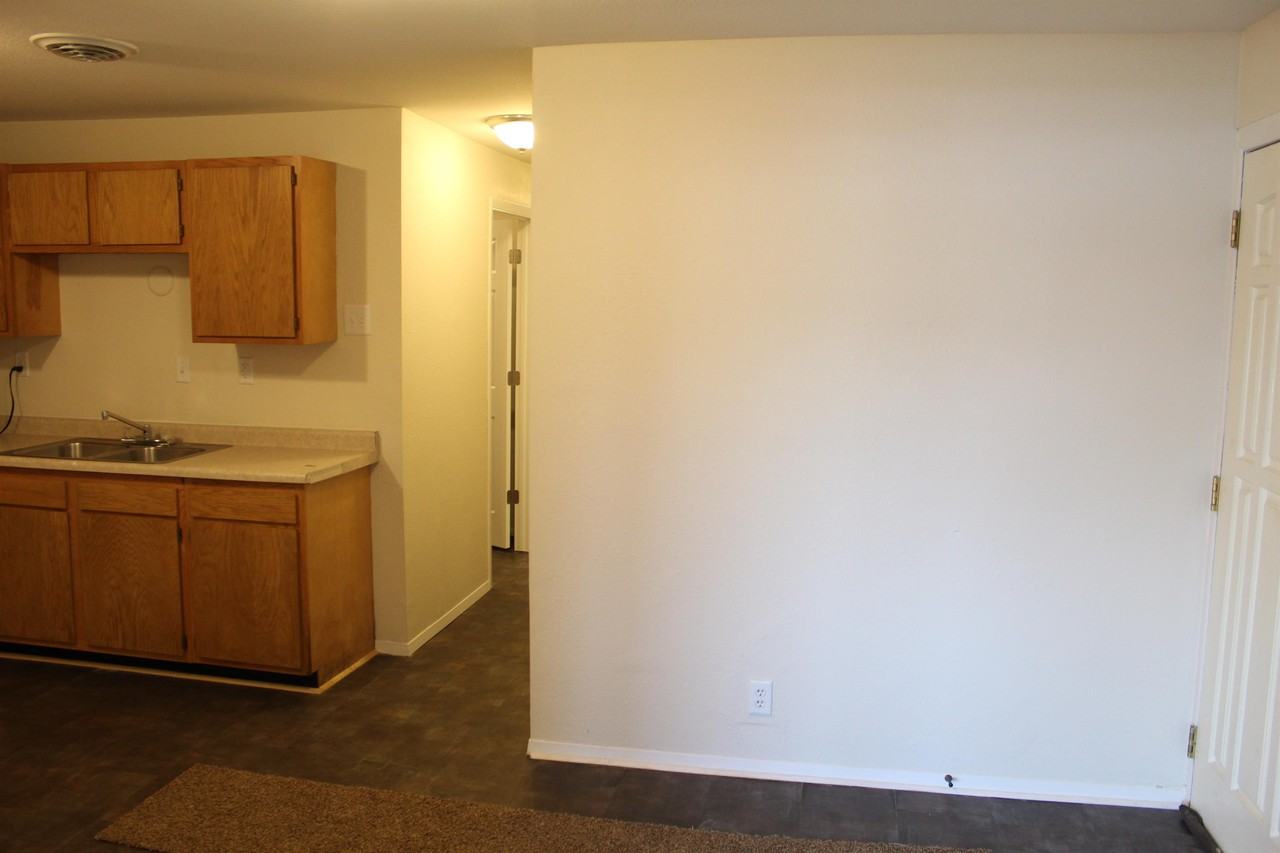 107 S Augusta Ave #1 - Photo 5 of 13