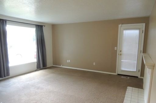 421 SE 34th Cir - Photo 2 of 14