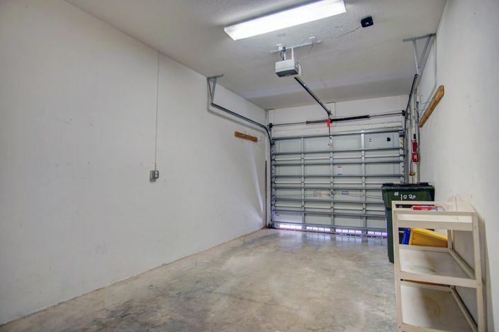 1020 East Longport Circle - Photo 3 of 6