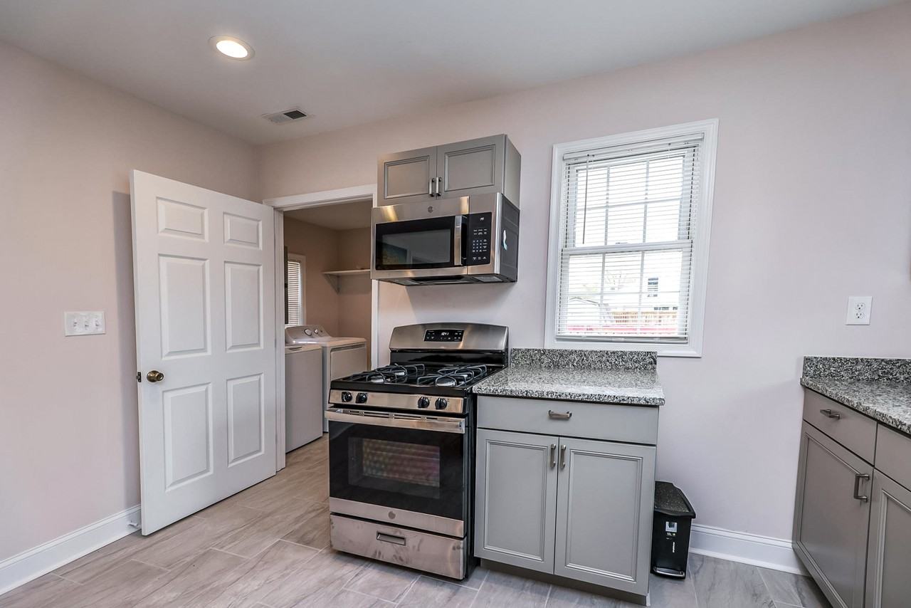 Roanoke Ave - Photo 4 of 17