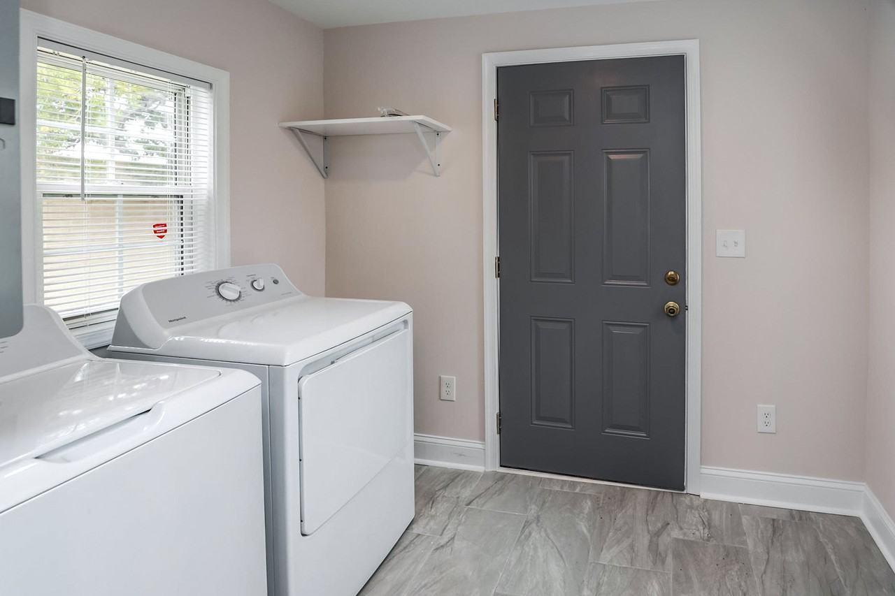 Roanoke Ave - Photo 5 of 17