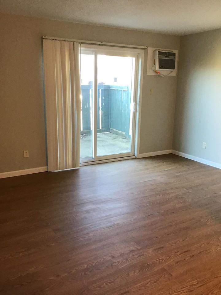 609 N Red Bud Trl - Photo 3 of 5