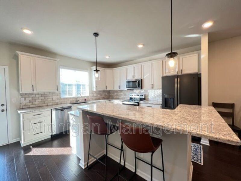 263 N Sydney Ct - Photo 3 of 34