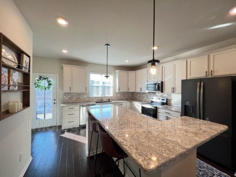 263 N Sydney Ct - Photo 2 of 33