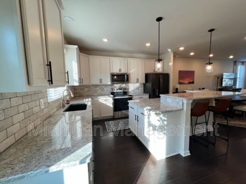 263 N Sydney Ct - Photo 5 of 33
