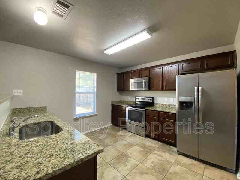 408 Kylar St - Photo 4 of 10