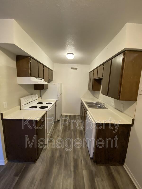 340 W Dogwood St - Photo 3 of 7