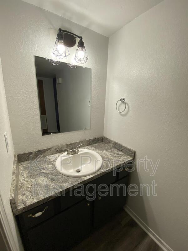 340 W Dogwood St - Photo 5 of 7