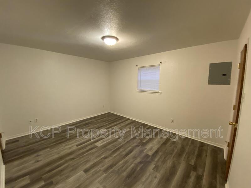340 W Dogwood St - Photo 7 of 7