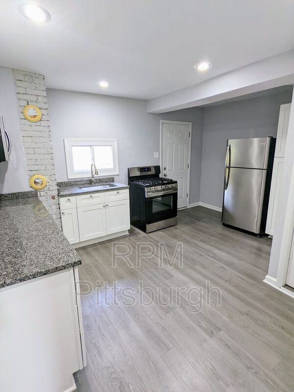 2708 Mcdowell St - Photo 3 of 15