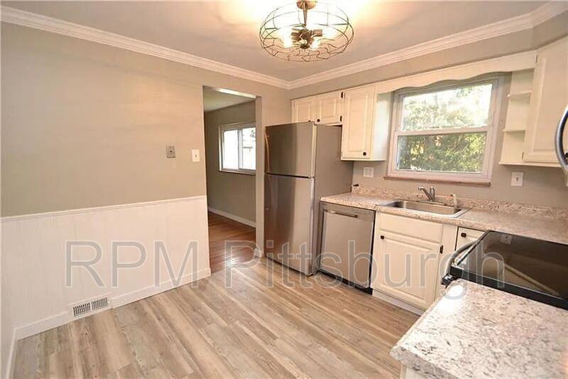 3271 Waltham Ave - Photo 2 of 16