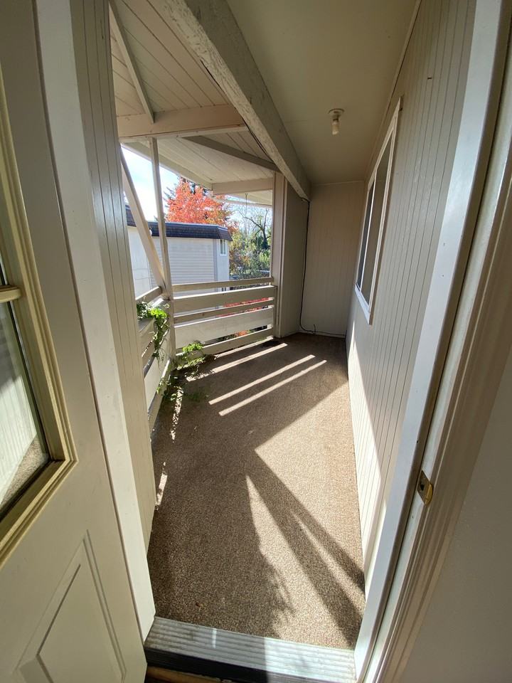 365 Madrona Ave Se #C3 - Photo 3 of 17