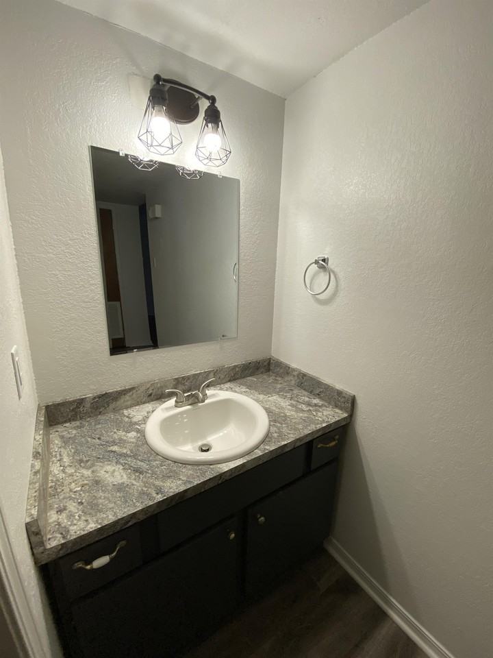 340 West Dogwood - 3 #3 - Photo 5 of 7