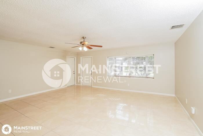 1712 Sw Garnet St - Photo 3 of 16