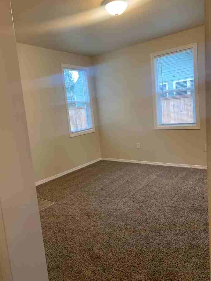 1221 W Franklin St #1221 - Photo 4 of 9