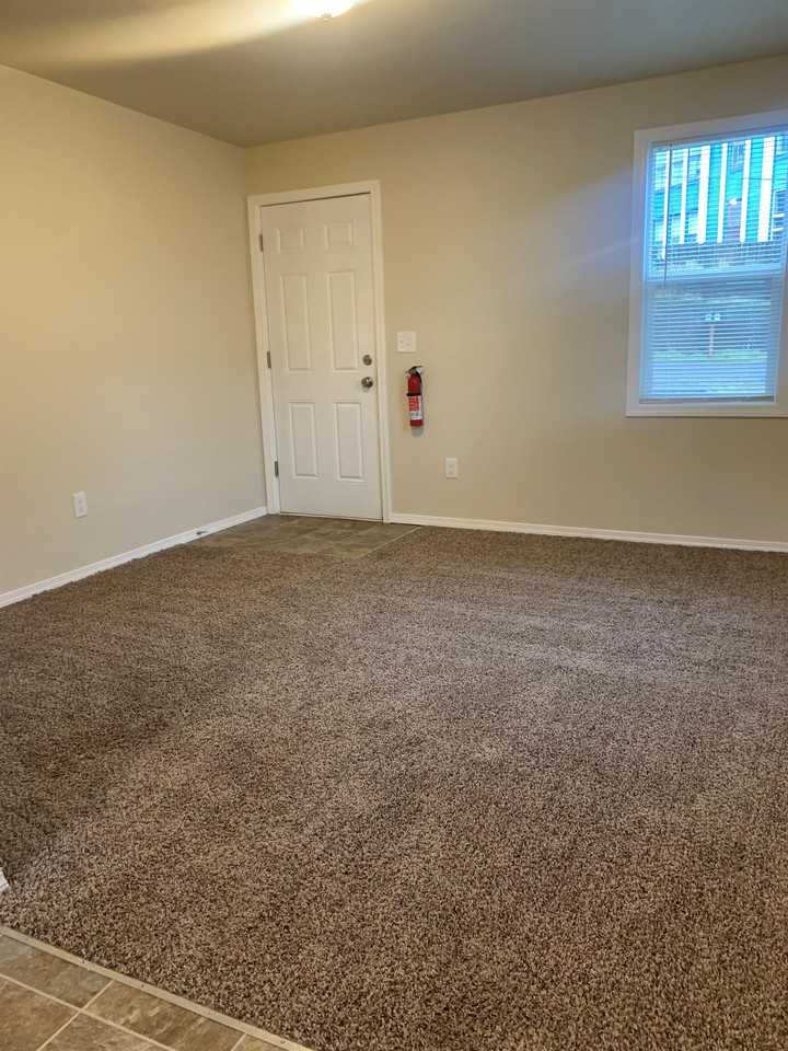 1221 W Franklin St #1221 - Photo 3 of 9