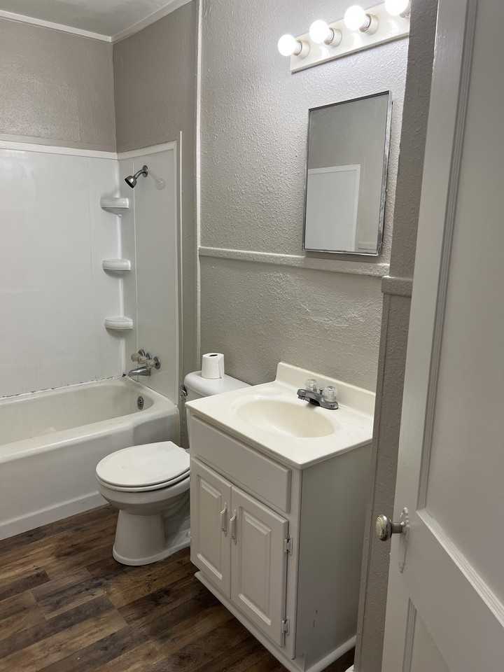 2408 Stanton St #1 - Photo 4 of 10