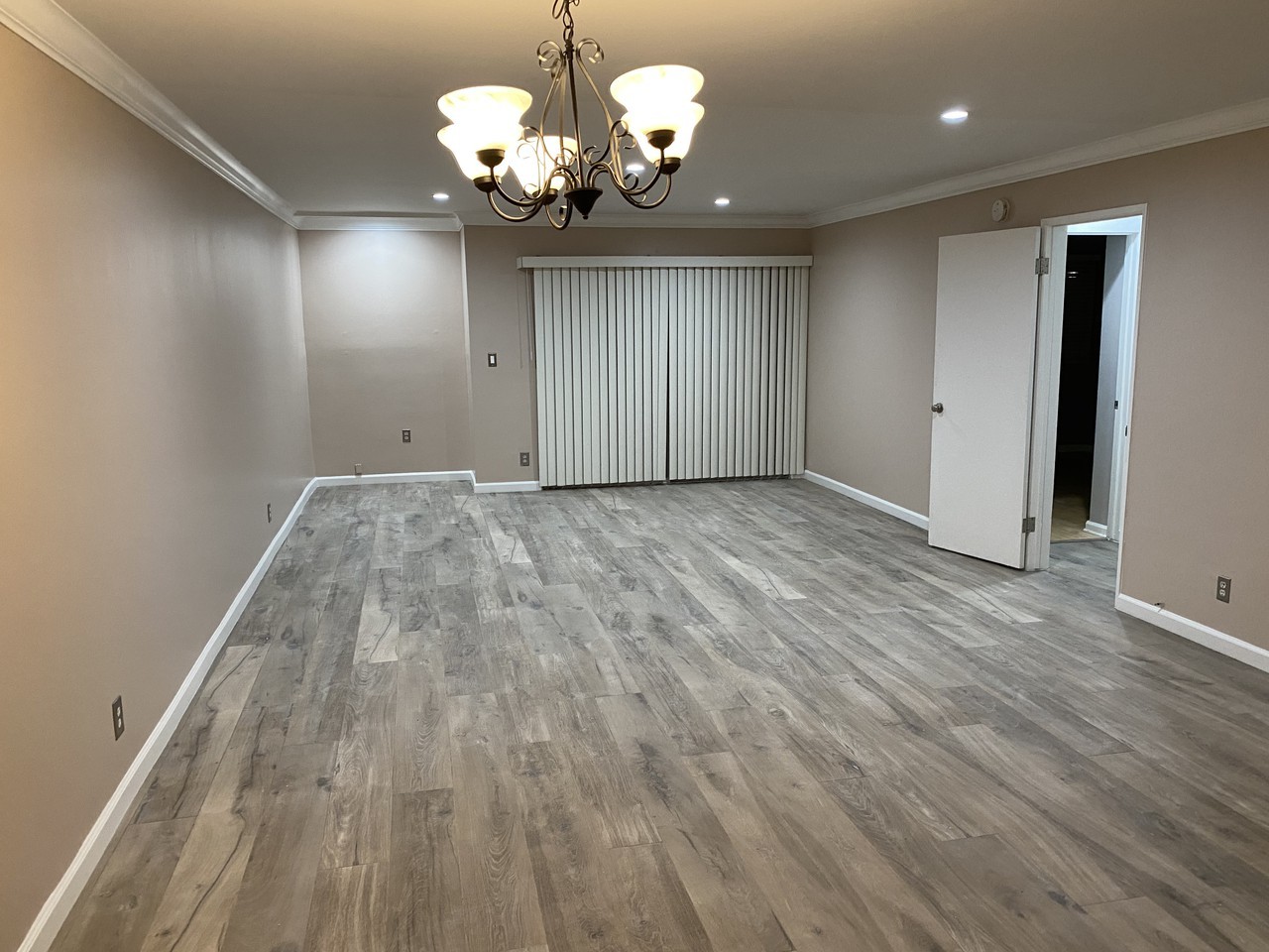 6151 Canterbury Drive #04
