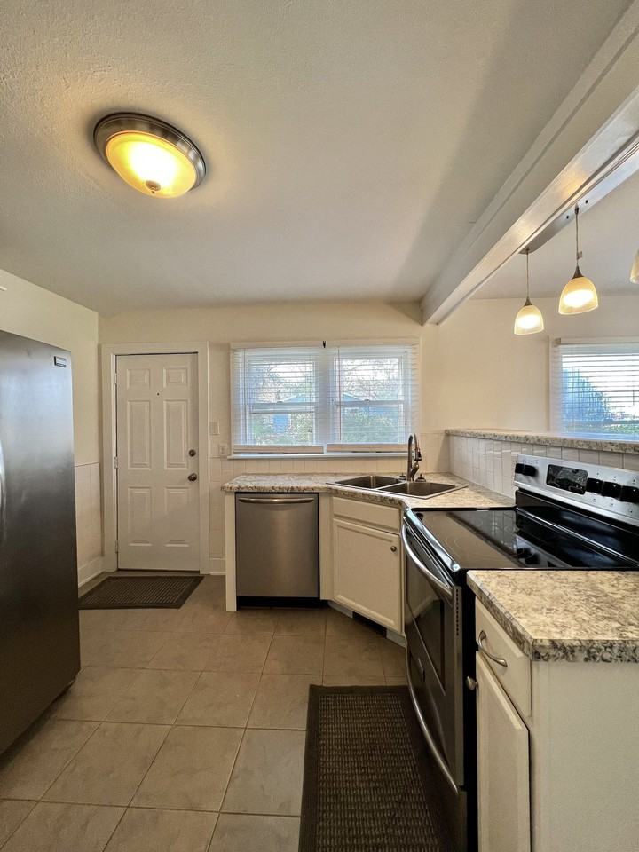 1510 Zinc Plant Rd - Photo 6 of 20