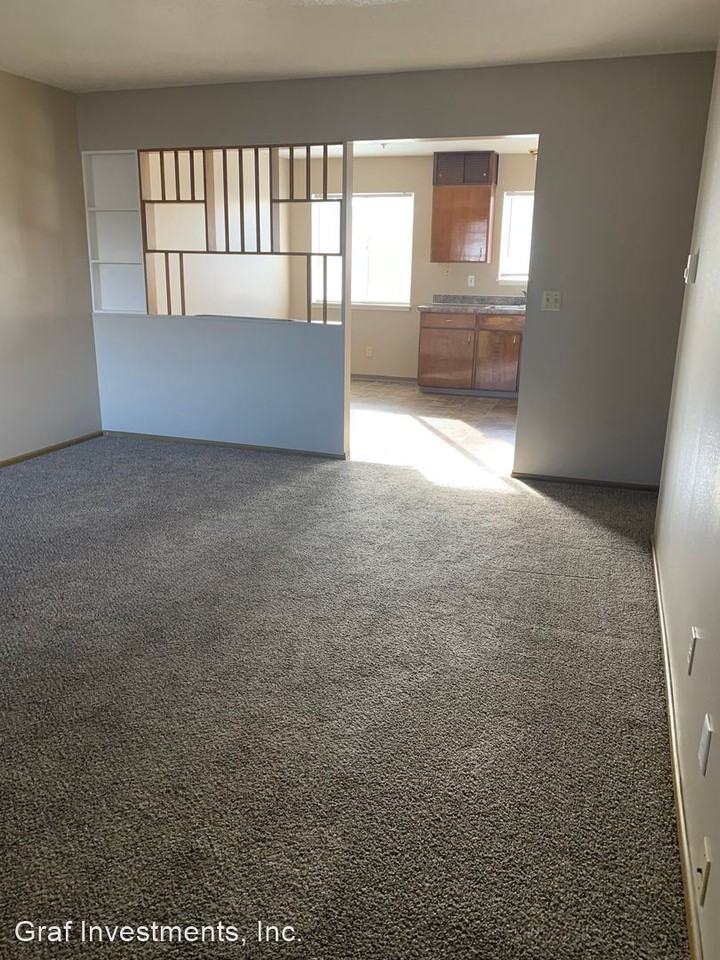 Bell Manor 4004 Bell Ave. - Photo 2 of 9