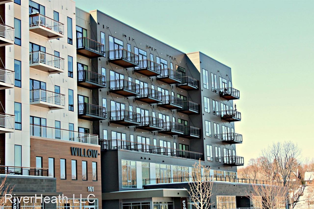 RiverHeath Willow Apartments 161 S Riverheath Way, Appleton, WI 54915