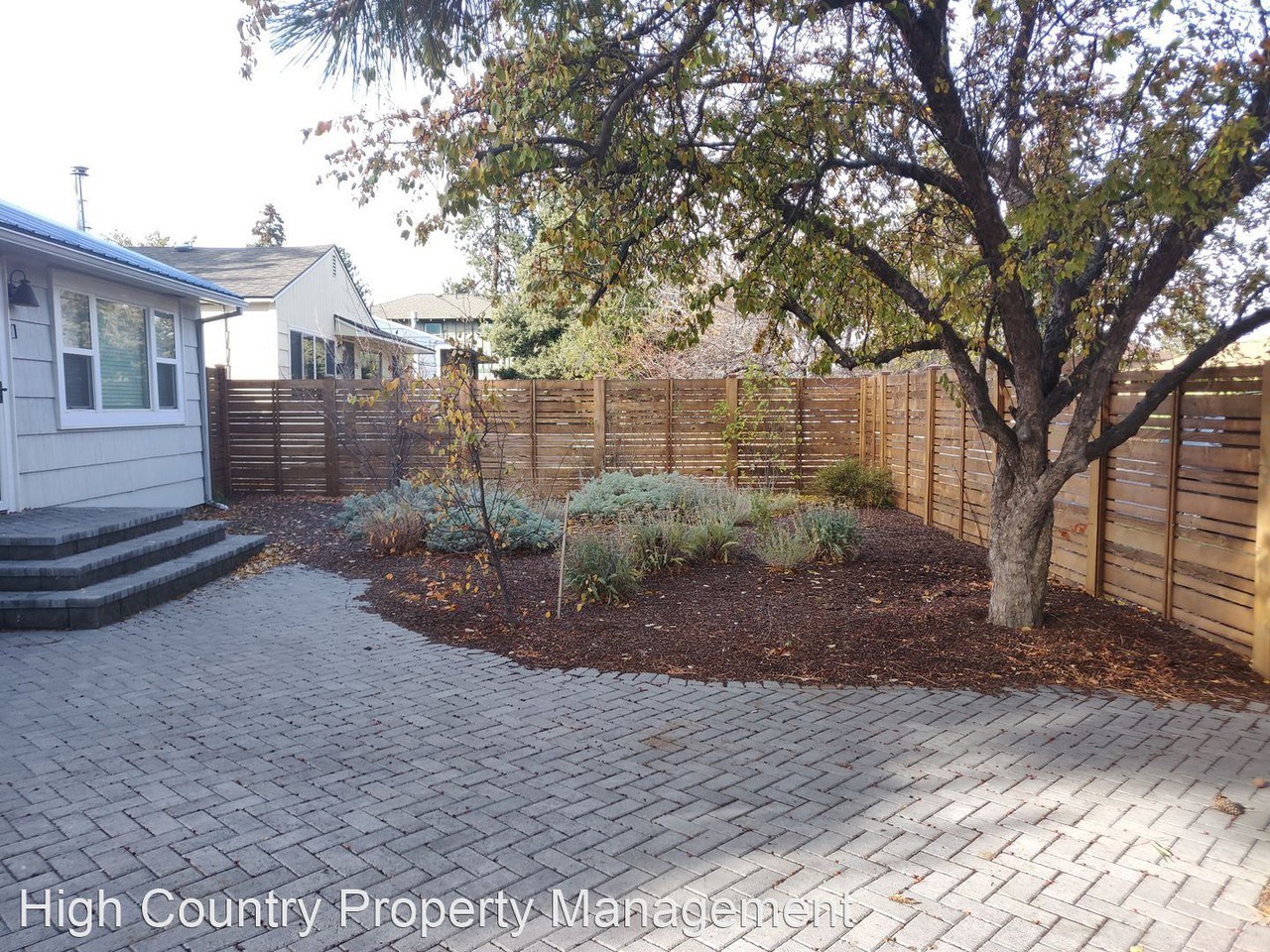 465 NE Irving - Photo 2 of 25