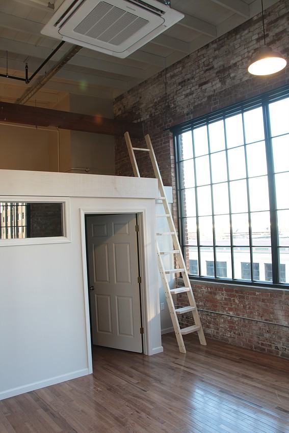 733 Southwest Washington Street #1 - Photo 6 of 8