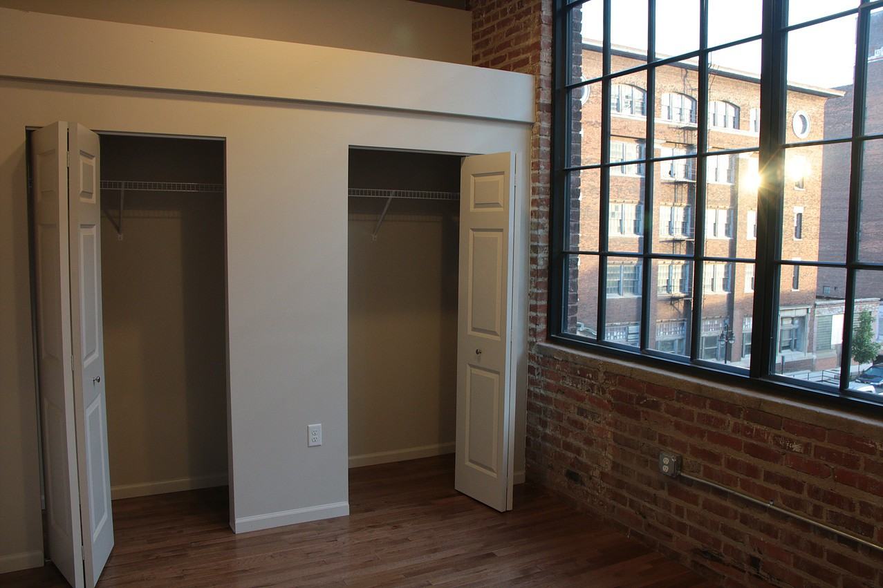 733 Southwest Washington Street #1 - Photo 7 of 8