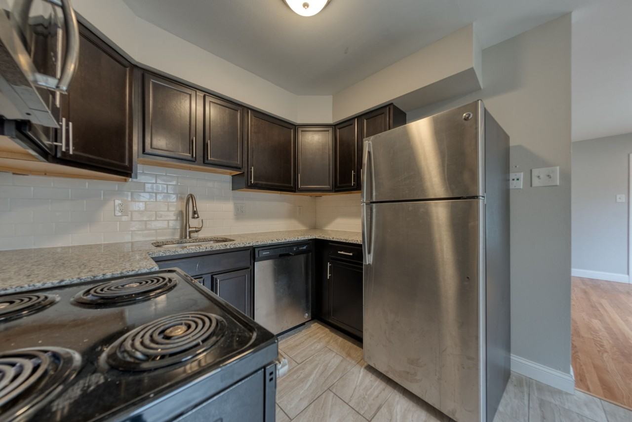 929 Brookside Ave #929D - Photo 3 of 24