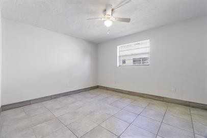 332 SW 3rd St - Photo 3 of 9