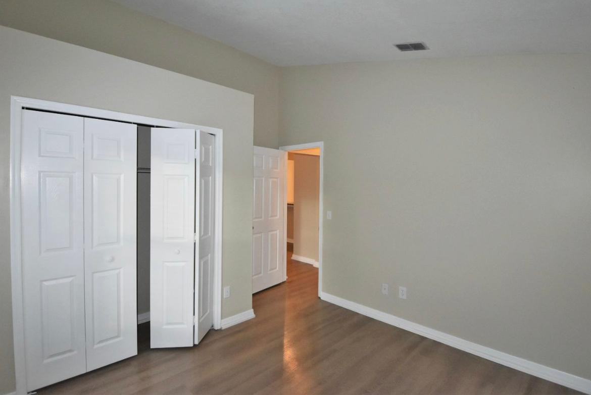 861 Paddington Ter - Photo 3 of 20