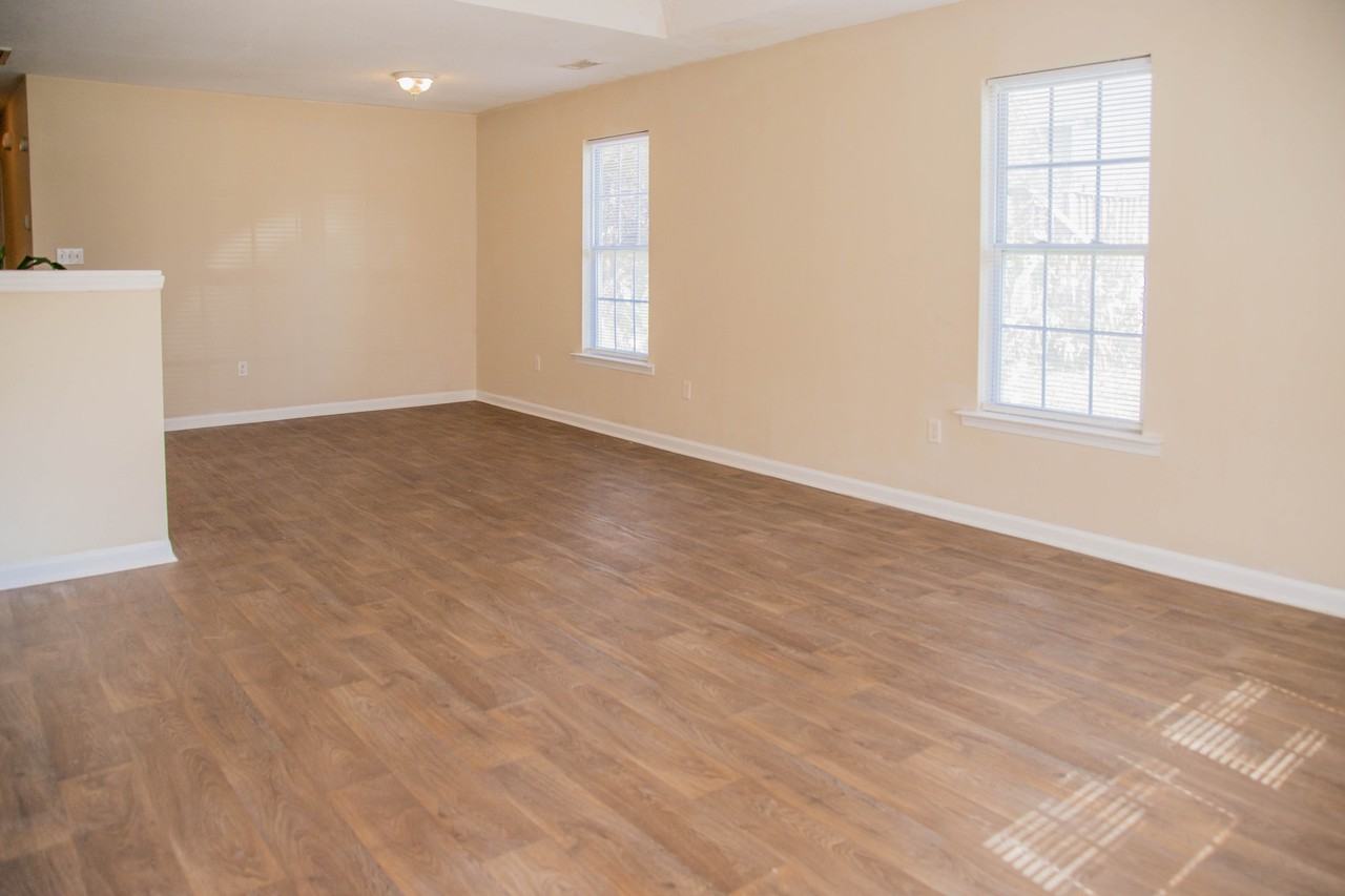 268 Cedar Rdg - Photo 2 of 25